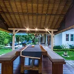 4 Bedroom Family Villa With Pool