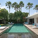 4-Bd Villa With Pool, Central Location Seminyak