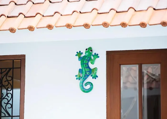 Casa Sintra - Romantic, Tranquil Hideaway, Walk To Beach