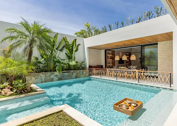 Brand New 5 Bd Luxury Central Villa 300M To Beach