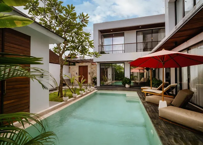 Bali Large 5-Br Private Luxury Dandanku Villa In Seminyak
