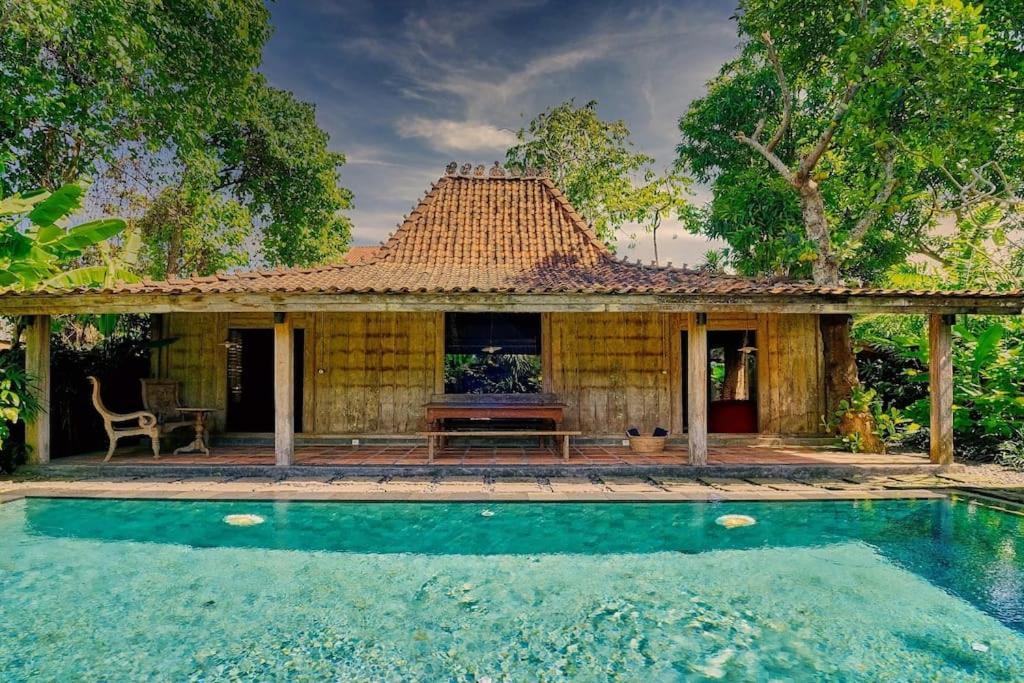 Wahyu Wonderful Private Honeymoon Joglo Villa