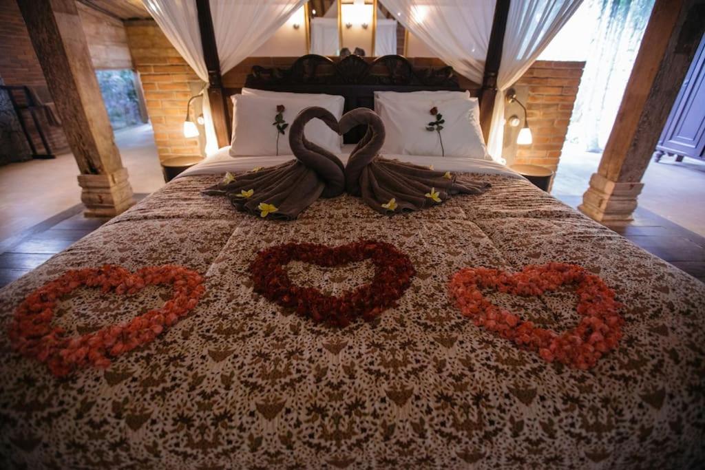Wahyu Wonderful Private Honeymoon Joglo Villa Seminyak (Bali)