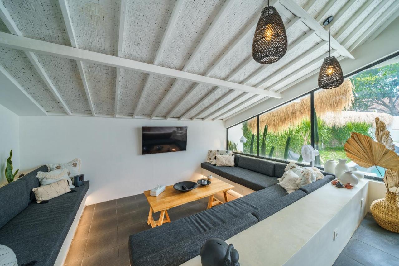 Mana 888 - Cozy Tropical 4br In Seminyak!