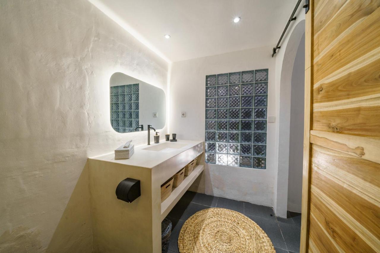 Mana 888 - Cozy Tropical 4br In Seminyak! *