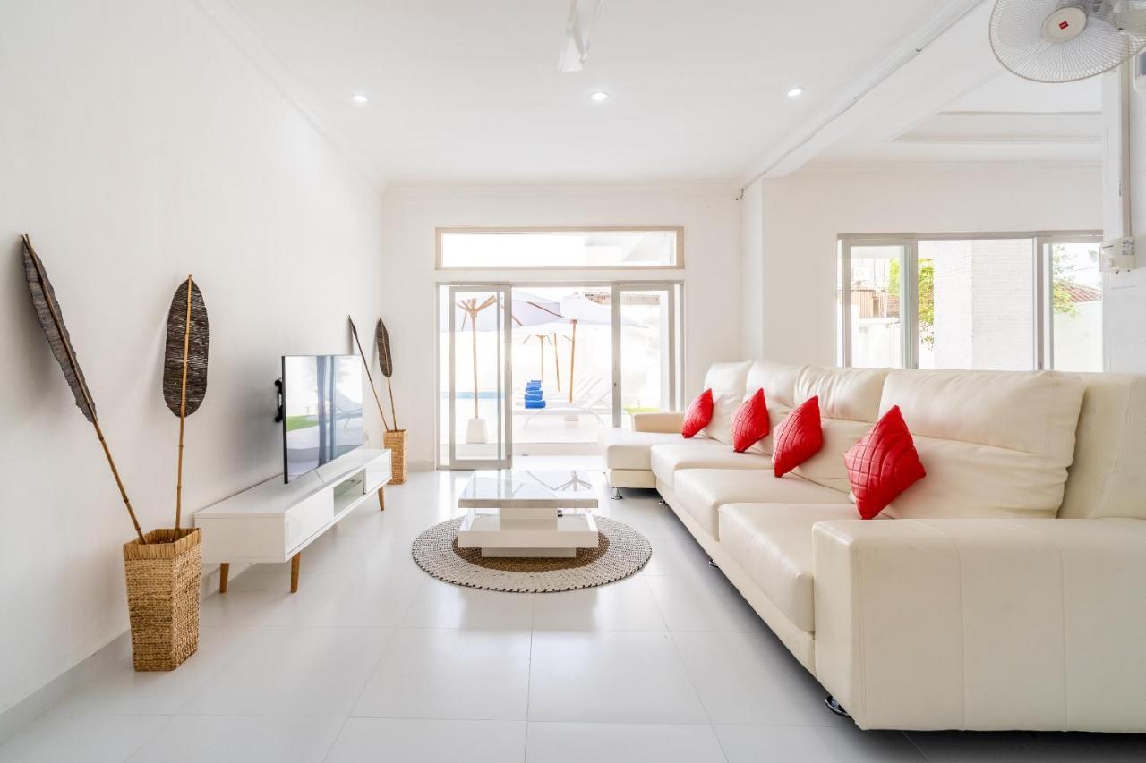 Luxury Minimalist White Angel In Villa Seminyak (Bali)