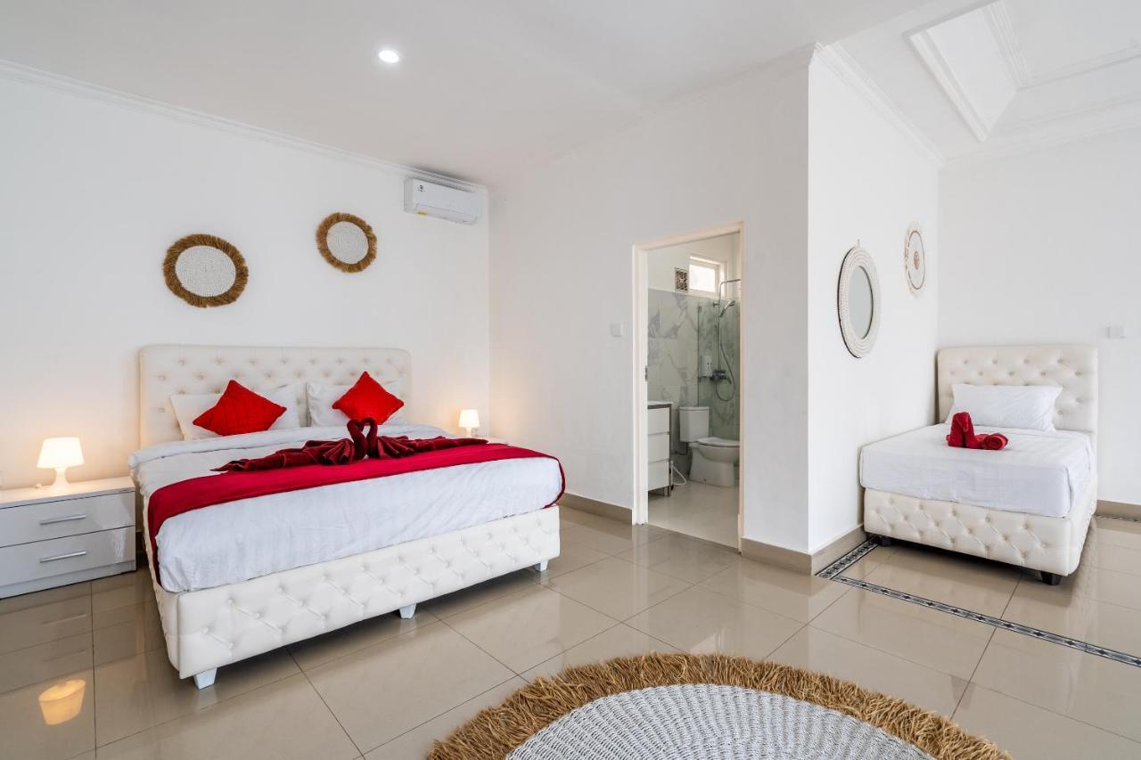 Luxury Minimalist White Angel In *