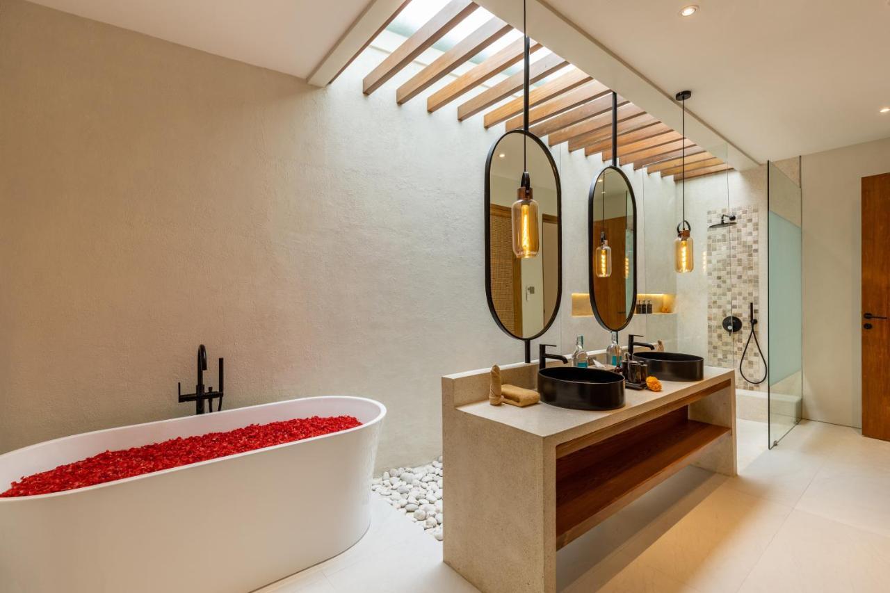Brand New 5 Bd Luxury 300m To Villa