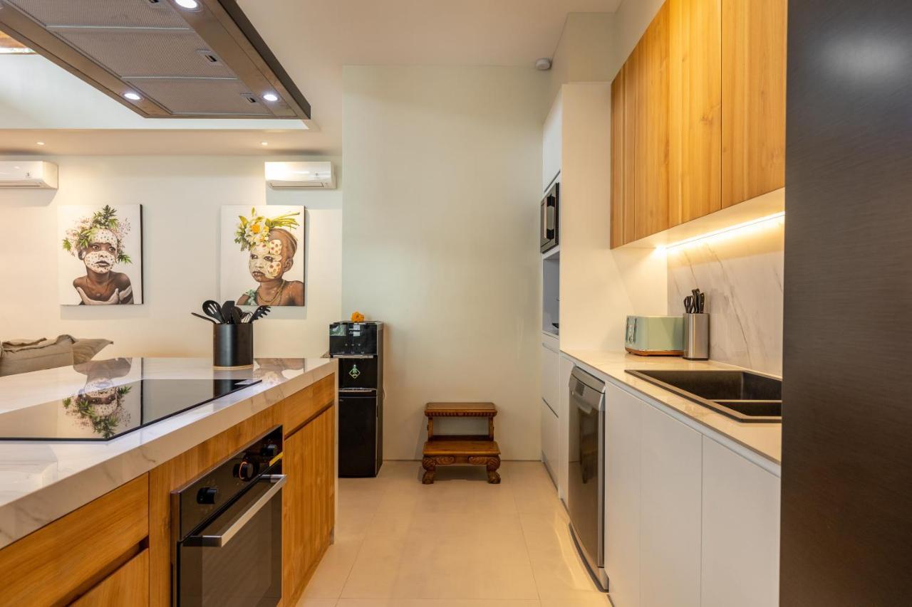 Brand New 5 Bd Luxury 300m To Seminyak (Bali)