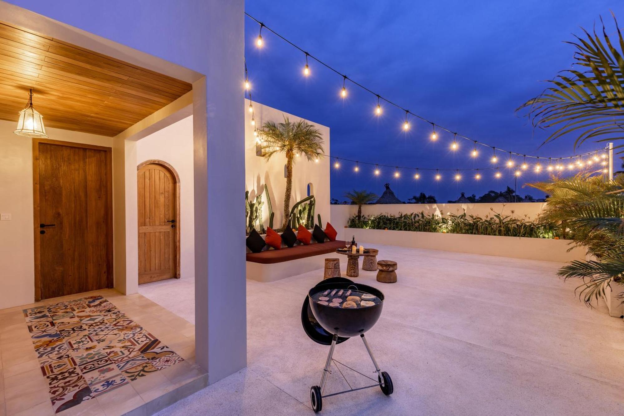 Villa Brand New 5 Bd Luxury 300m To