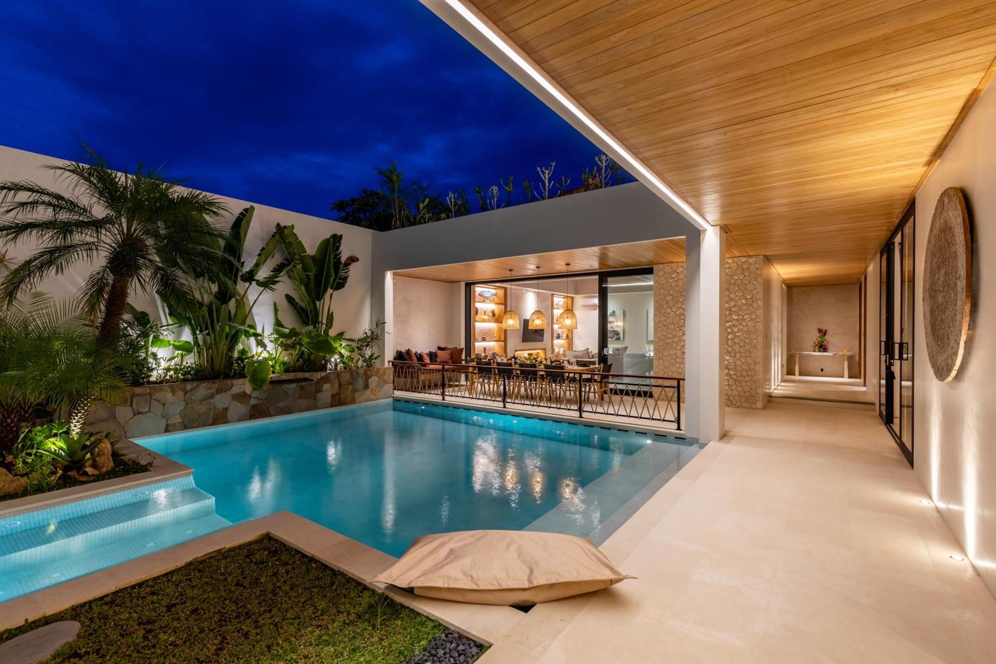 Brand New 5 Bd Luxury 300m To Seminyak (Bali)