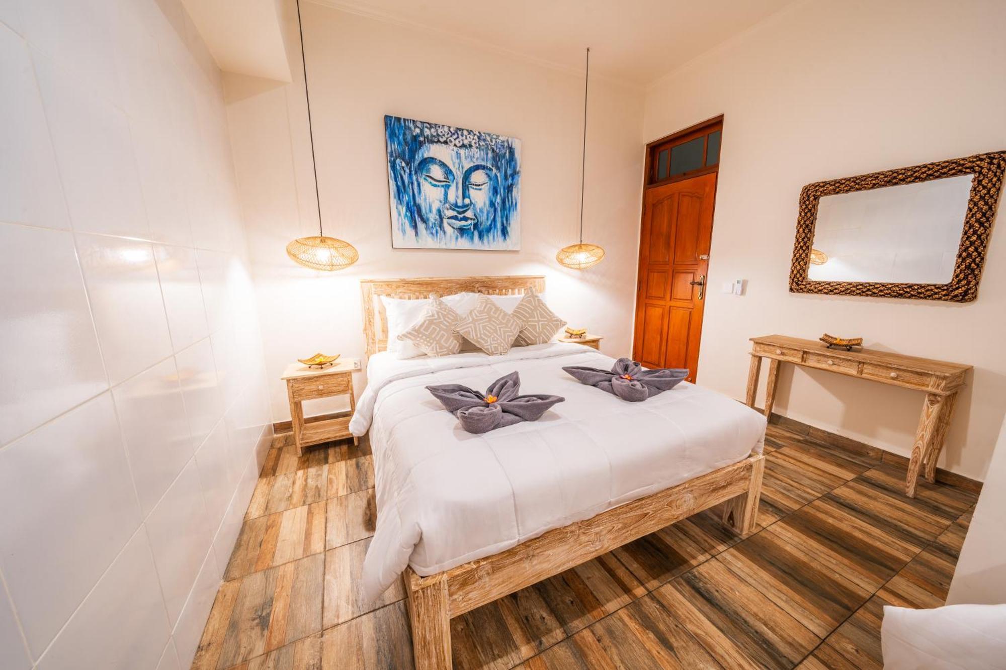 Wes - Legian - 5 Bedroom - 4 Bath - Location Villa *