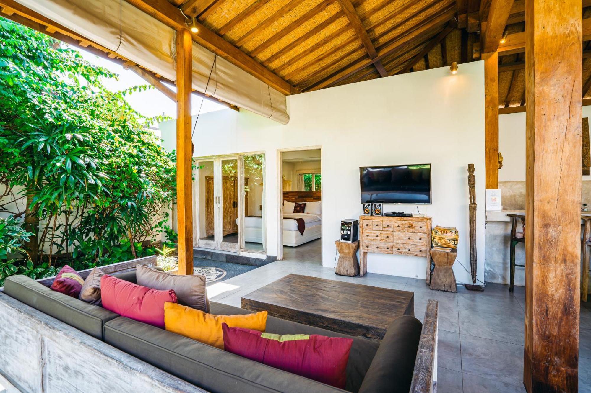 Niri - Beautiful 4br Teak Joglo In Oberoi Seminyak, A Tranquil Retreat *