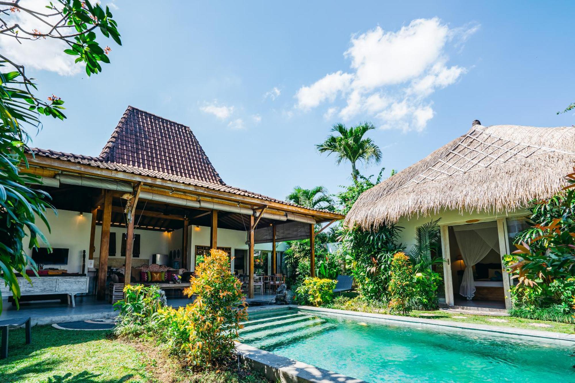 Niri - Beautiful 4br Teak Joglo In Oberoi Seminyak, A Tranquil Retreat Pousada