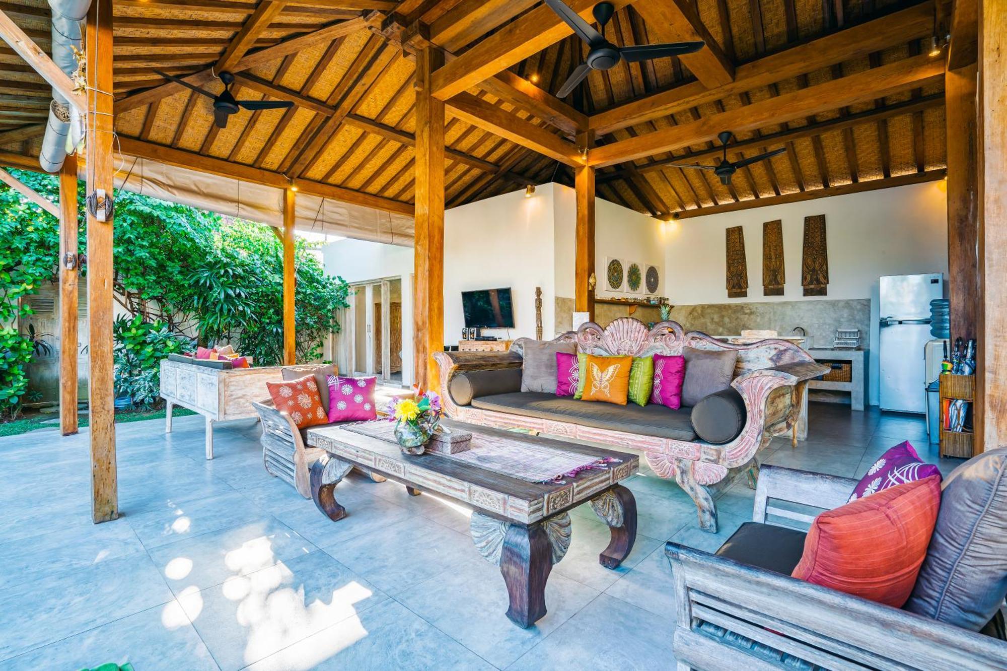 Niri - Beautiful 4br Teak Joglo In Oberoi Seminyak, A Tranquil Retreat *