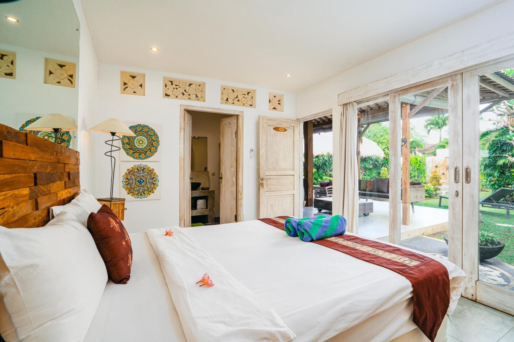 Niri - Beautiful 4br Teak Joglo In Oberoi Seminyak, A Tranquil Retreat