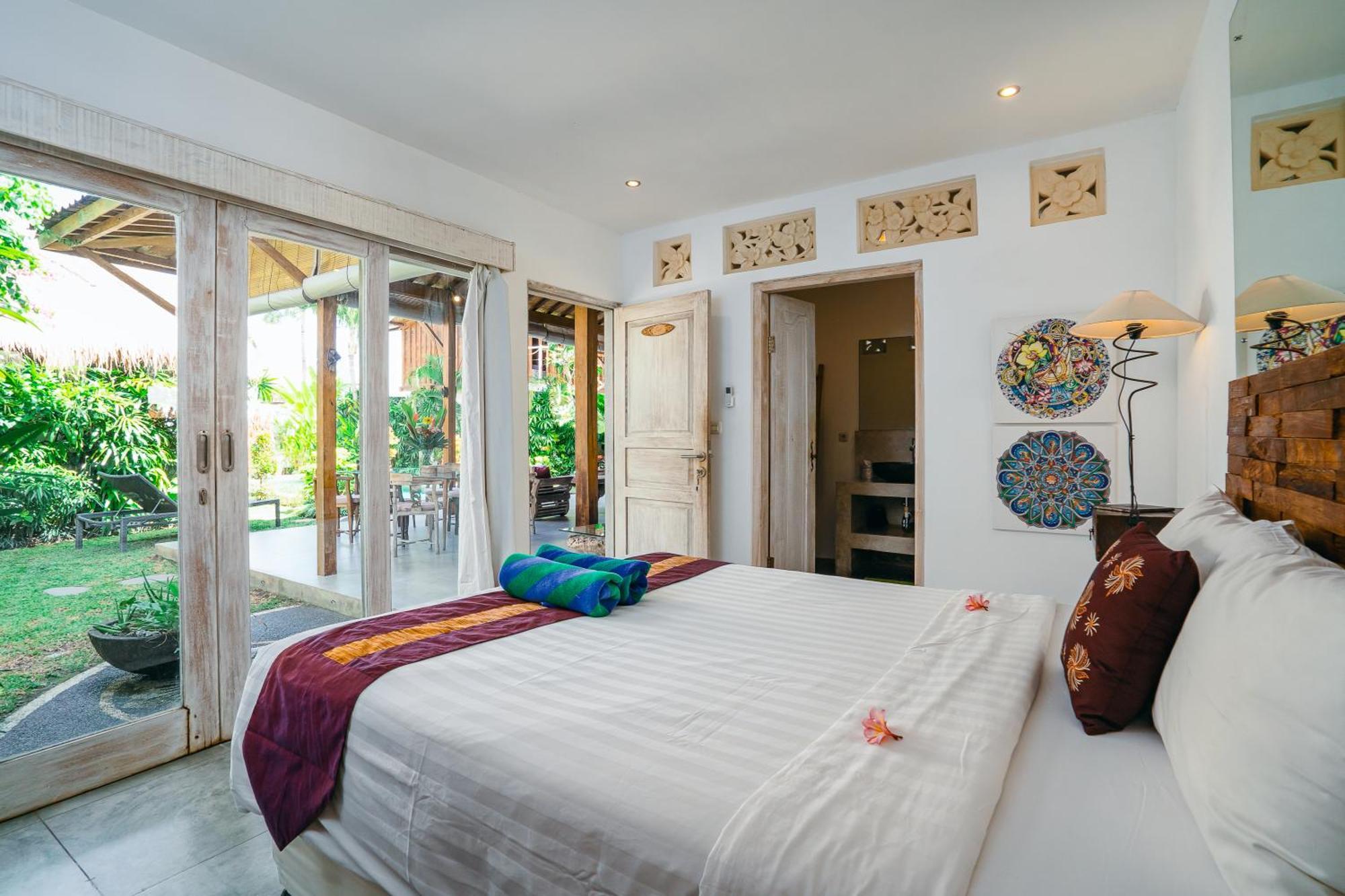 Niri - Beautiful 4br Teak Joglo In Oberoi Seminyak, A Tranquil Retreat Pousada Seminyak