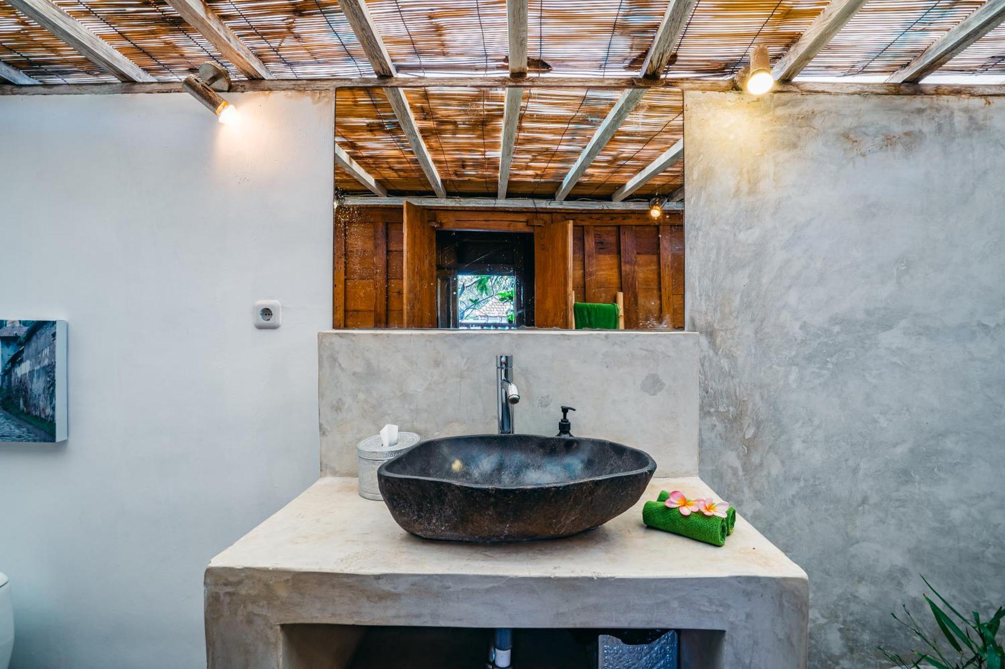 Niri - Beautiful 4br Teak Joglo In Oberoi Seminyak, A Tranquil Retreat Pousada