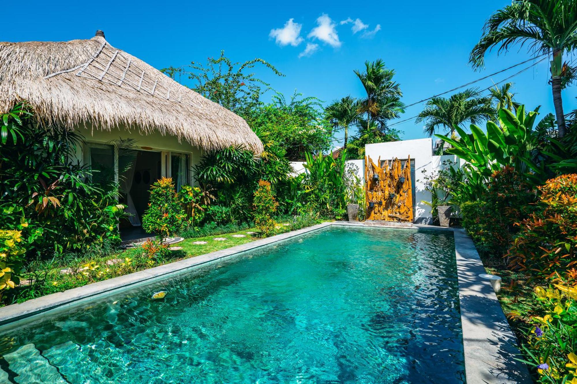 Pousada Niri - Beautiful 4br Teak Joglo In Oberoi Seminyak, A Tranquil Retreat