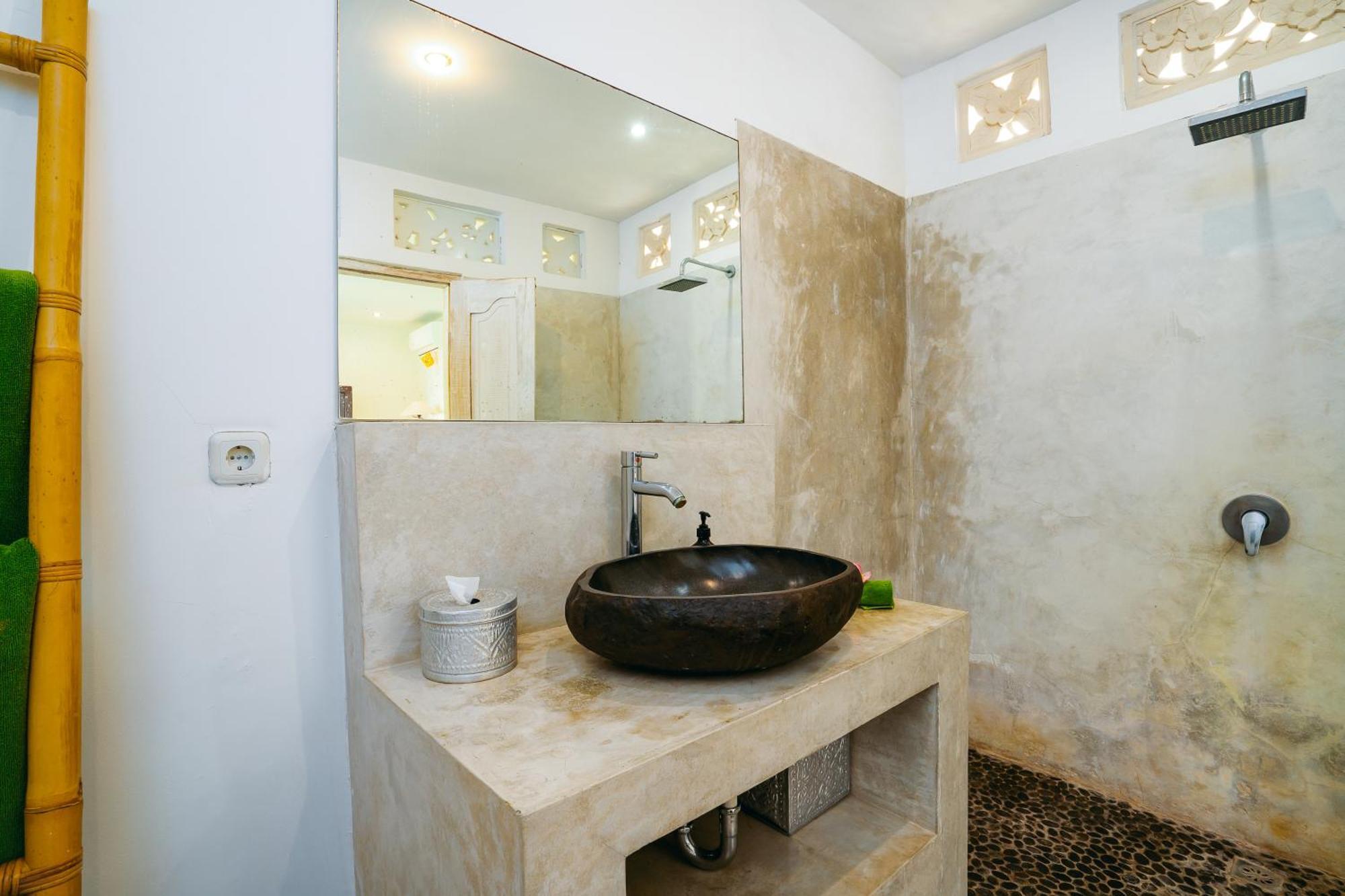 Niri - Beautiful 4br Teak Joglo In Oberoi Seminyak, A Tranquil Retreat Pousada Seminyak