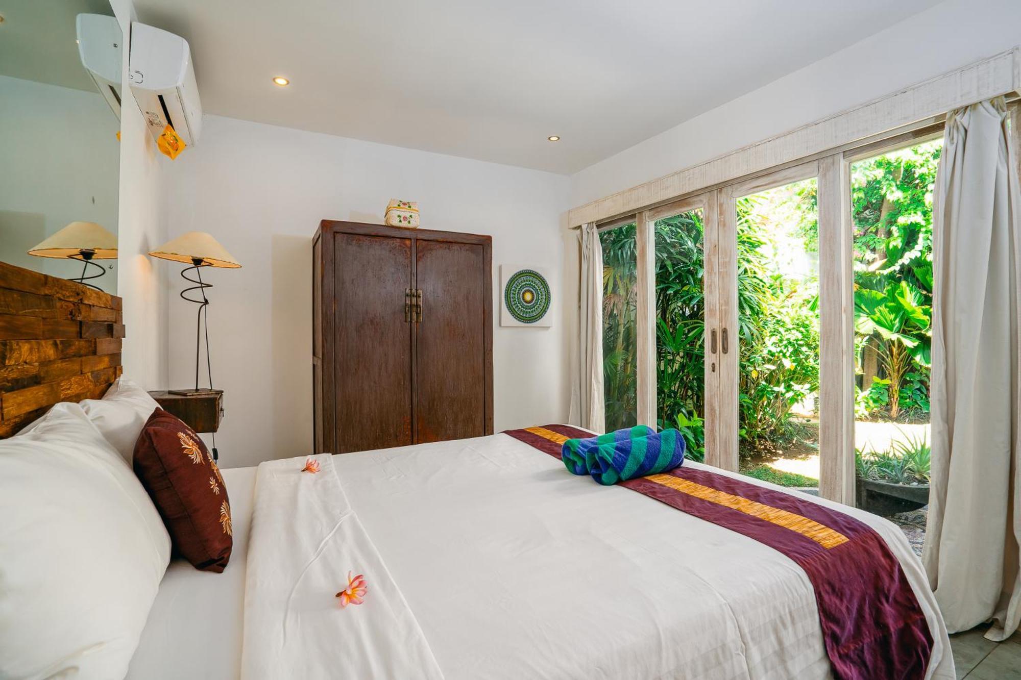Niri - Beautiful 4br Teak Joglo In Oberoi Seminyak, A Tranquil Retreat Seminyak