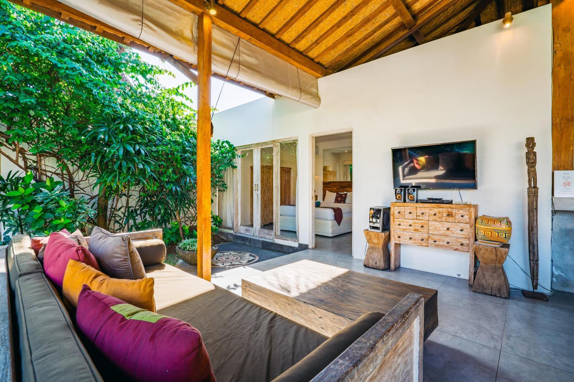 Niri - Beautiful 4br Teak Joglo In Oberoi Seminyak, A Tranquil Retreat Pousada