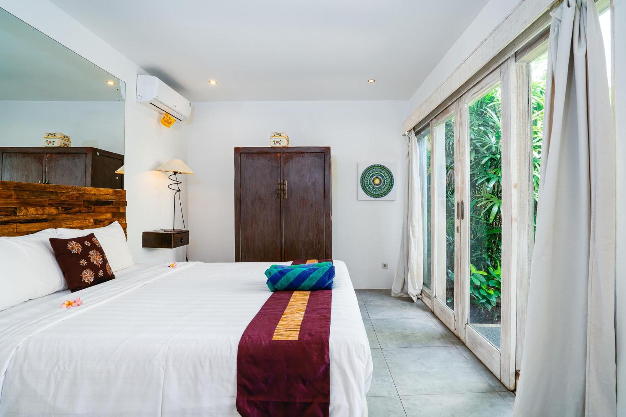 Niri - Beautiful 4br Teak Joglo In Oberoi Seminyak, A Tranquil Retreat