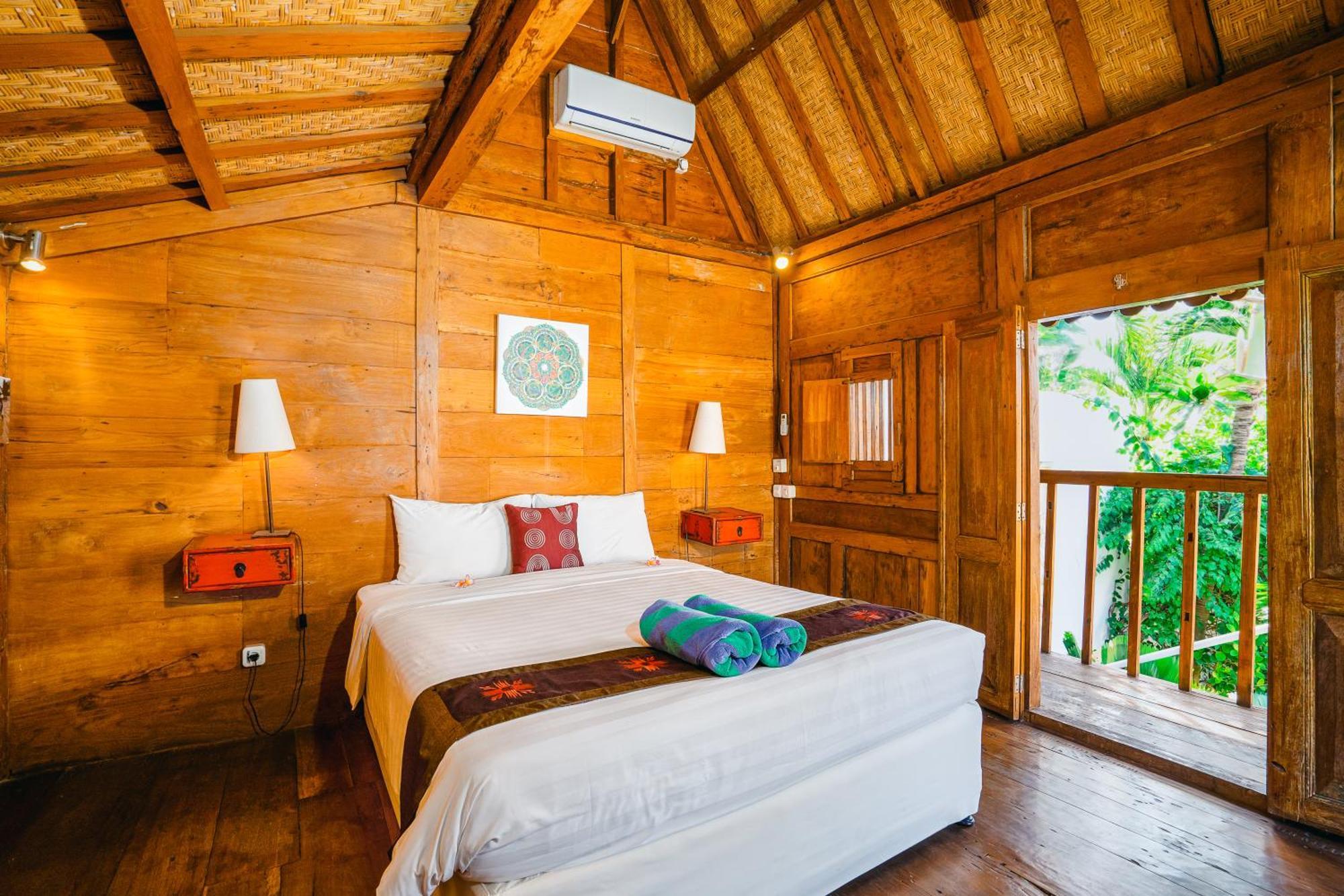Niri - Beautiful 4br Teak Joglo In Oberoi Seminyak, A Tranquil Retreat Pousada Seminyak
