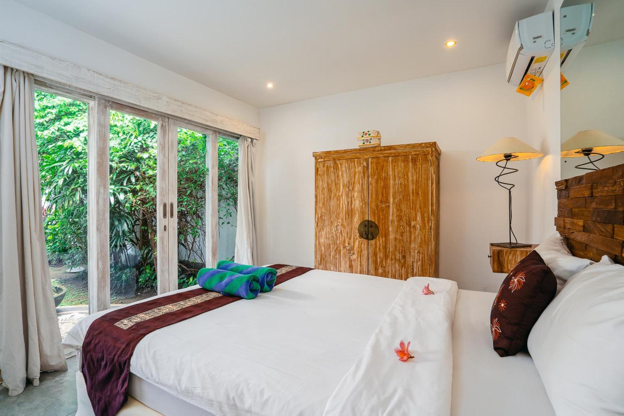 Niri - Beautiful 4br Teak Joglo In Oberoi Seminyak, A Tranquil Retreat Seminyak