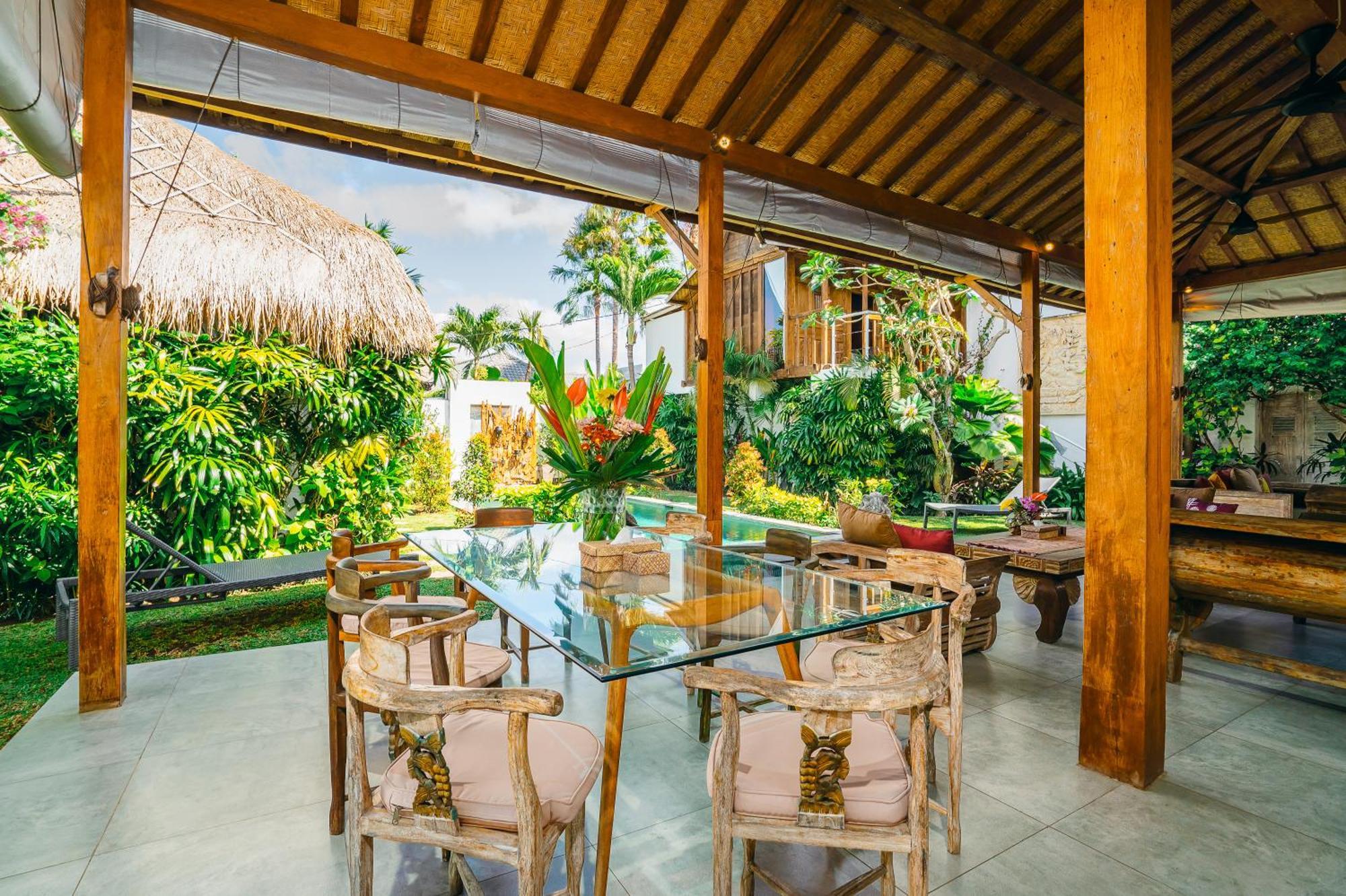 Niri - Beautiful 4br Teak Joglo In Oberoi Seminyak, A Tranquil Retreat Pousada Seminyak