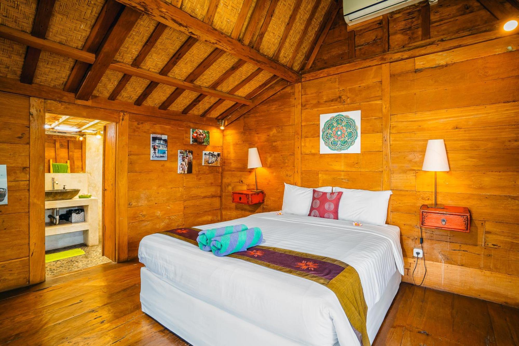 Niri - Beautiful 4br Teak Joglo In Oberoi Seminyak, A Tranquil Retreat