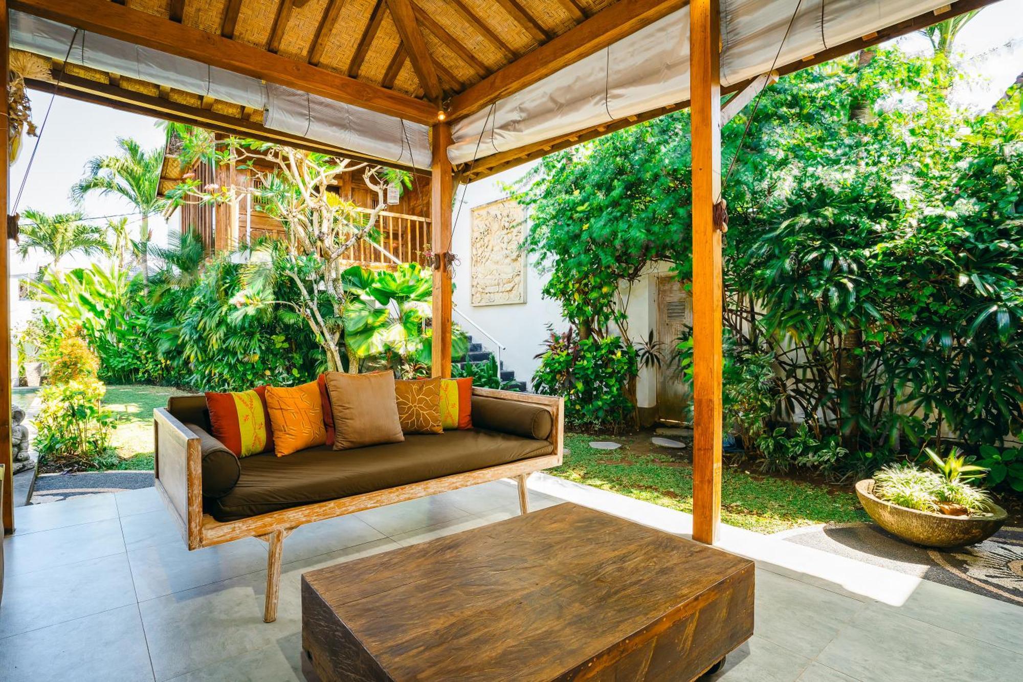 Niri - Beautiful 4br Teak Joglo In Oberoi Seminyak, A Tranquil Retreat *
