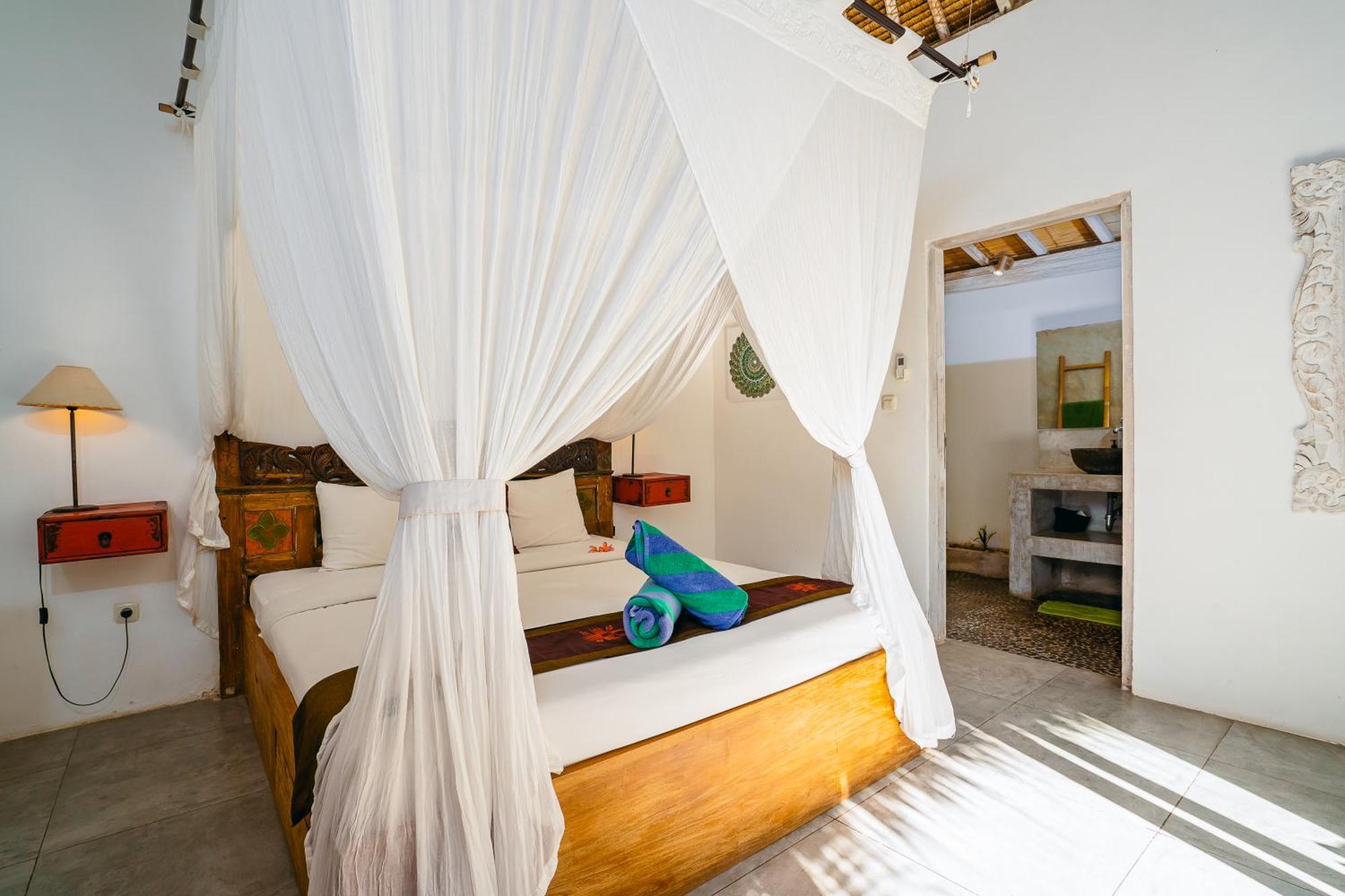 Niri - Beautiful 4br Teak Joglo In Oberoi Seminyak, A Tranquil Retreat Pousada