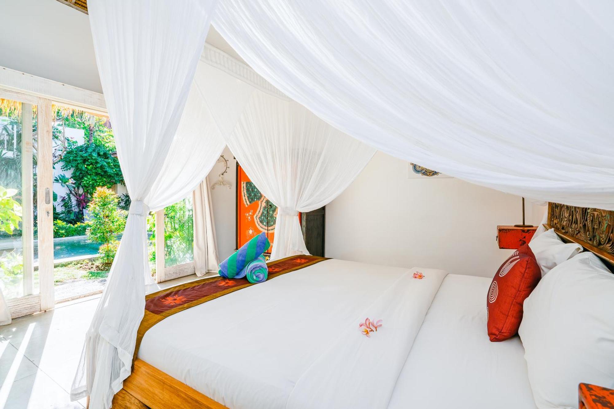 Pousada Niri - Beautiful 4br Teak Joglo In Oberoi Seminyak, A Tranquil Retreat *