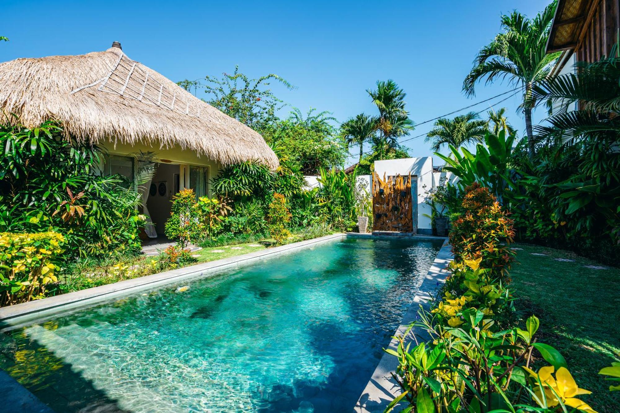 Pousada Niri - Beautiful 4br Teak Joglo In Oberoi Seminyak, A Tranquil Retreat