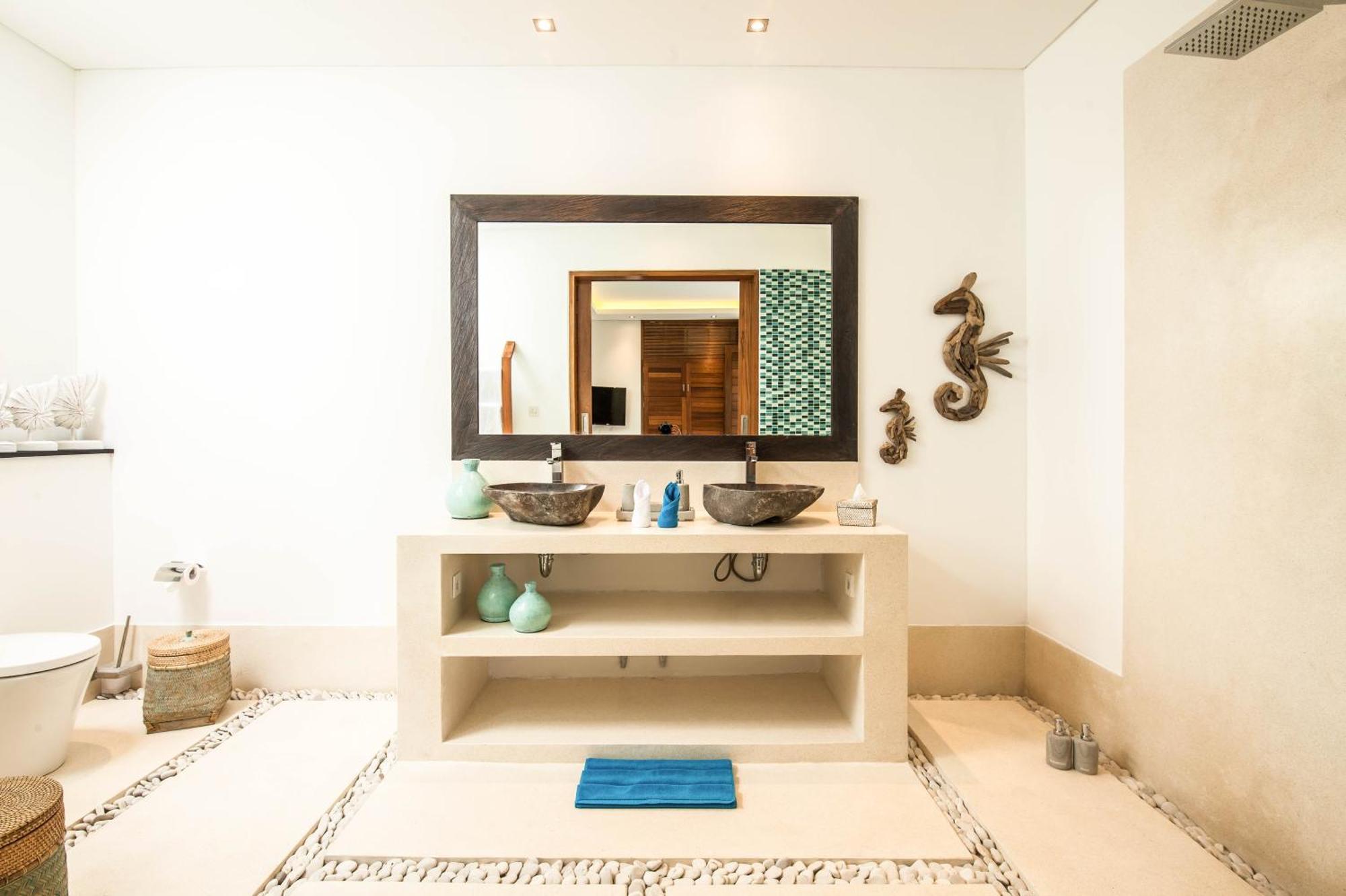 5br Designer Villa, Walk To Beach, Luxury Living