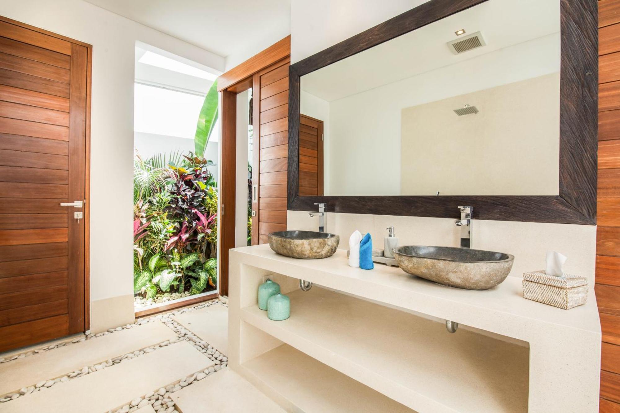 Villa 5br Designer Villa, Walk To Beach, Luxury Living