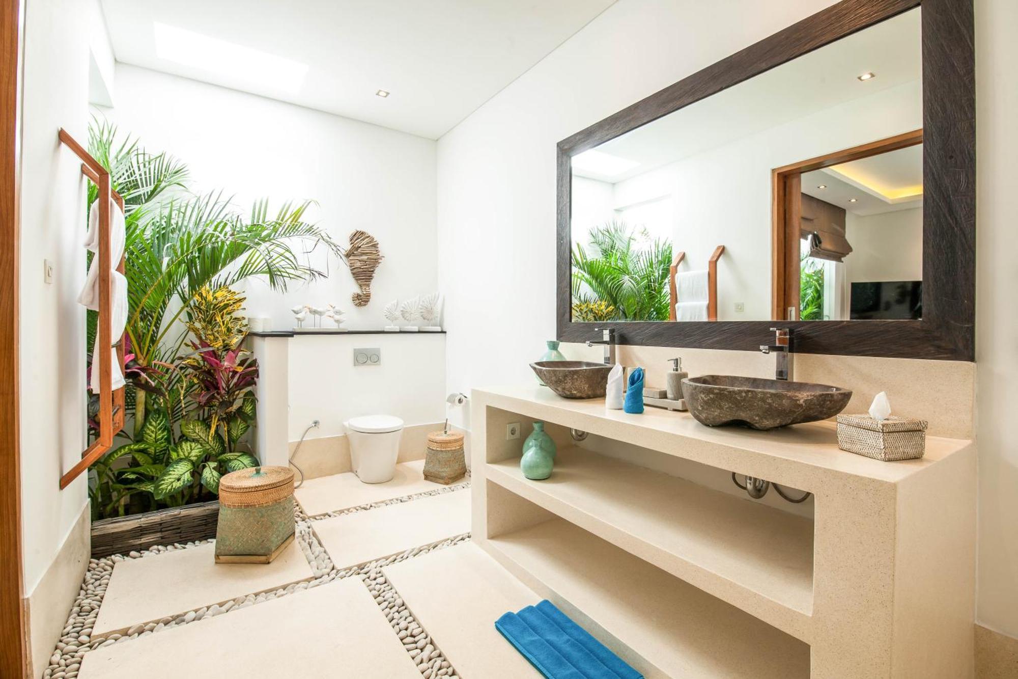 Villa 5br Designer Villa, Walk To Beach, Luxury Living Seminyak (Bali)