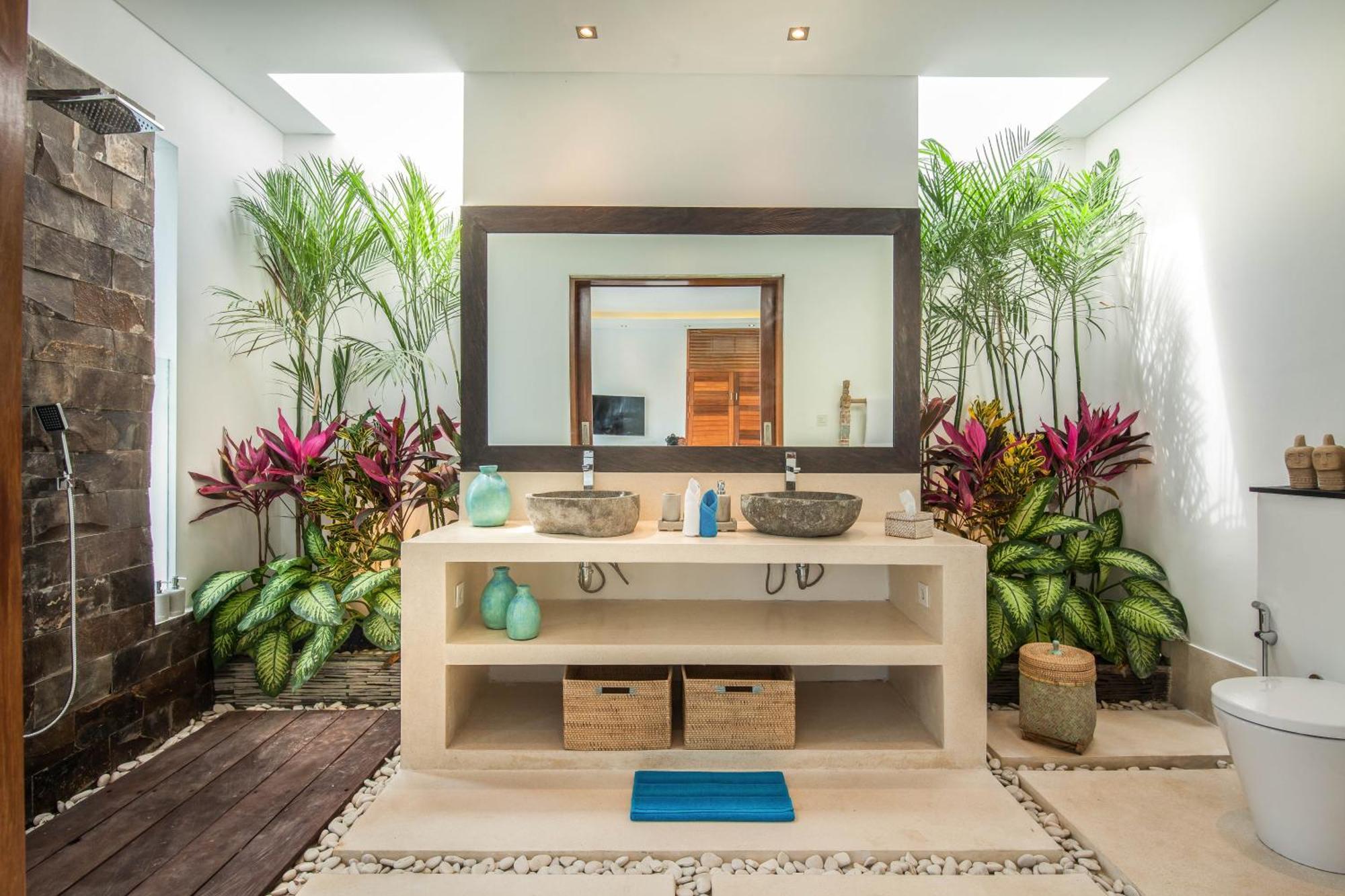 Villa 5br Designer Villa, Walk To Beach, Luxury Living