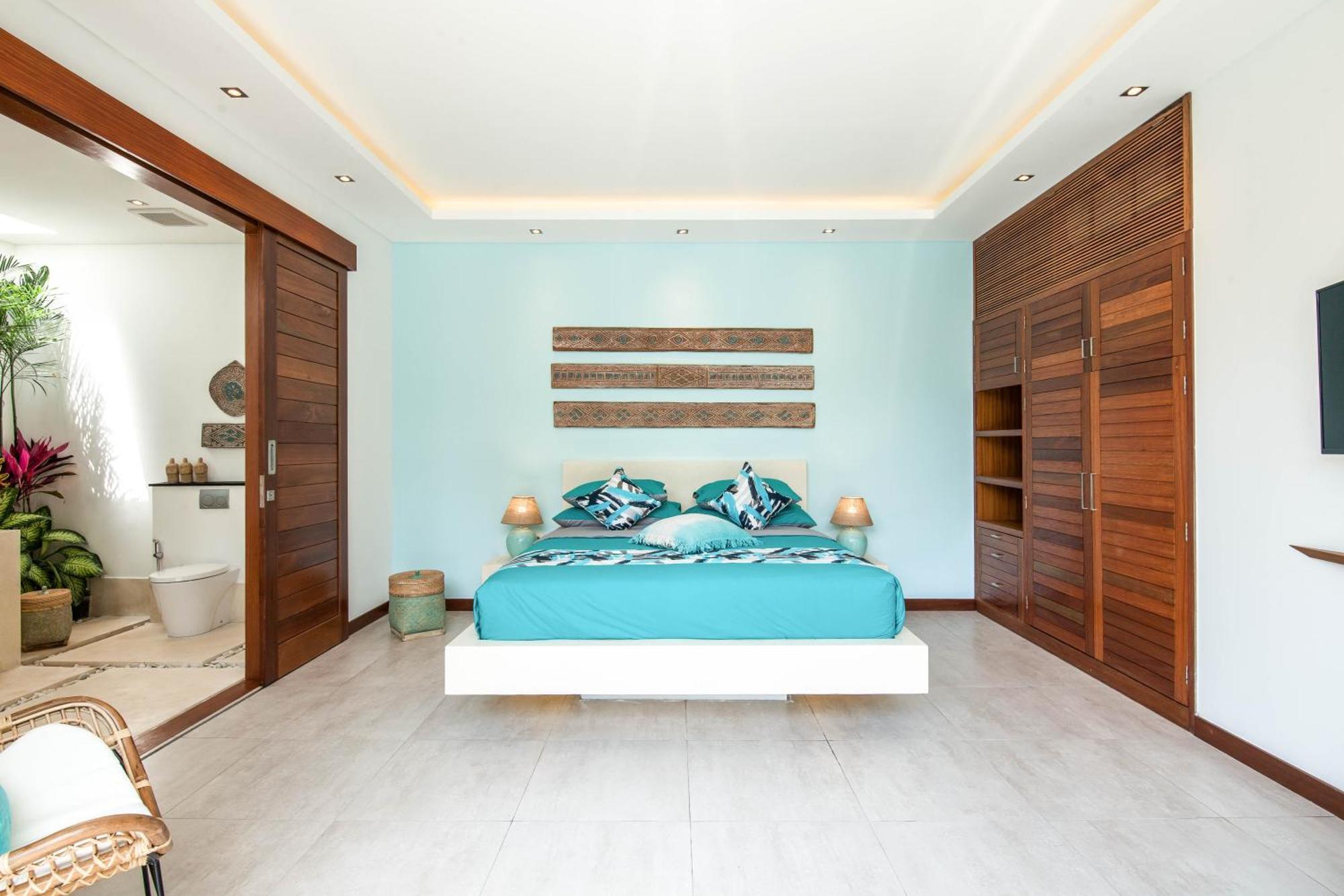 5br Designer Villa, Walk To Beach, Luxury Living