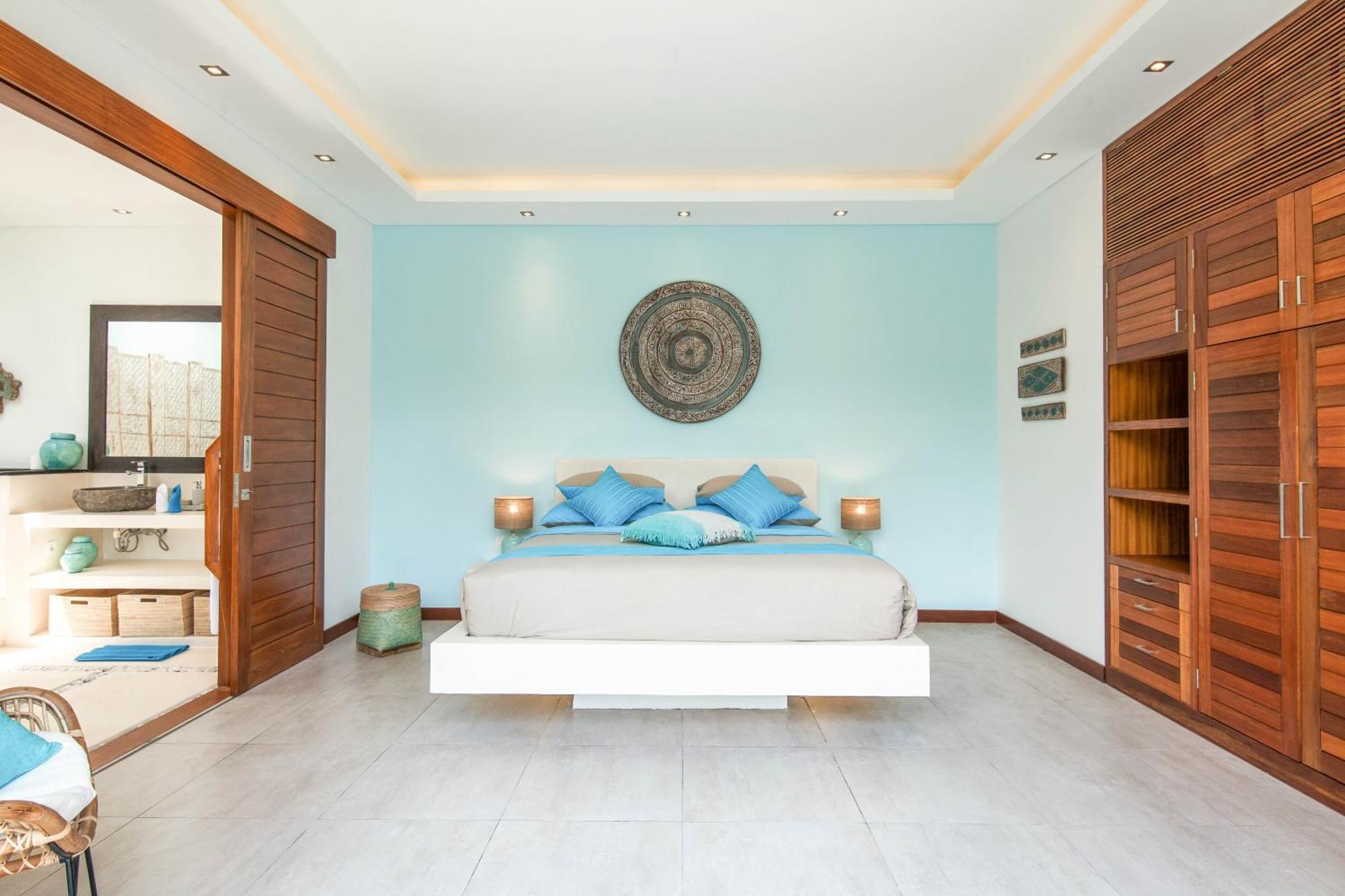 Villa 5br Designer Villa, Walk To Beach, Luxury Living
