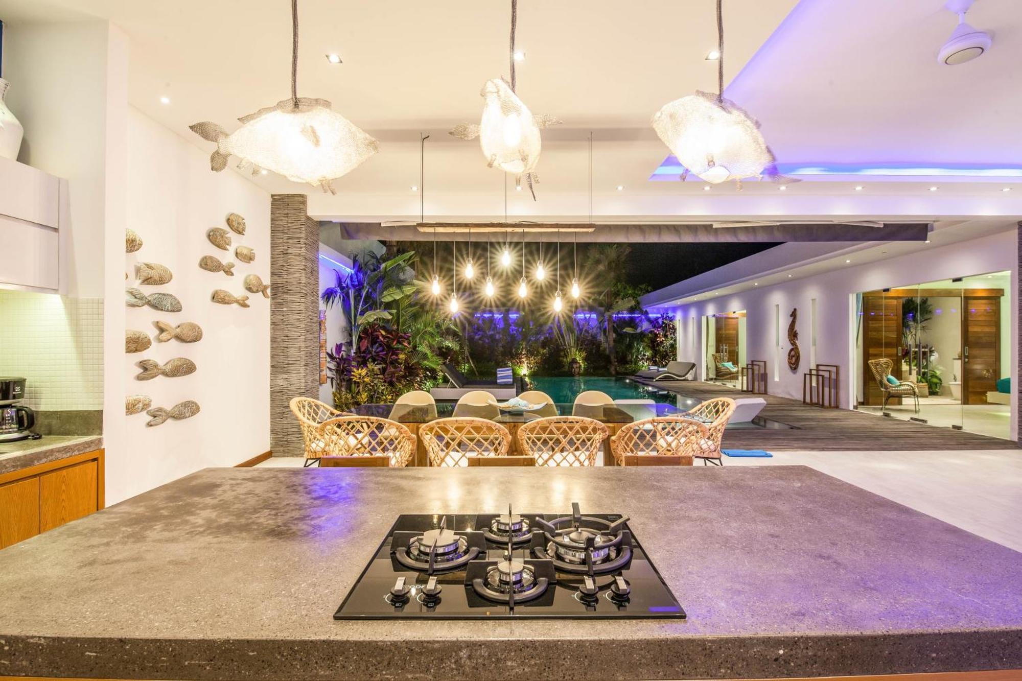 5br Designer Villa, Walk To Beach, Luxury Living