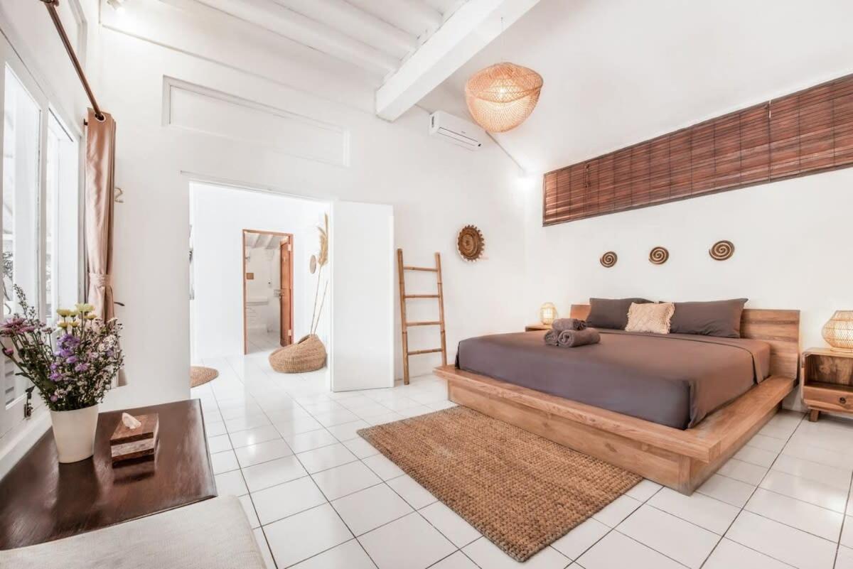 London - Private 4 Bdr In Seminyak, Pool & Garden In Prime Location *