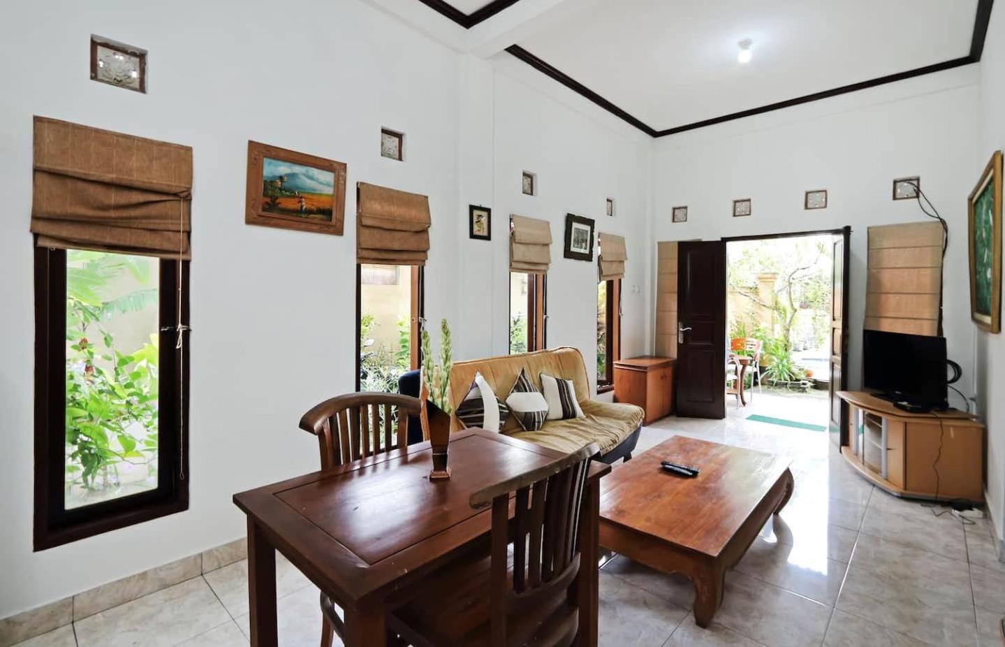 Rumah Akira Guest house 3*