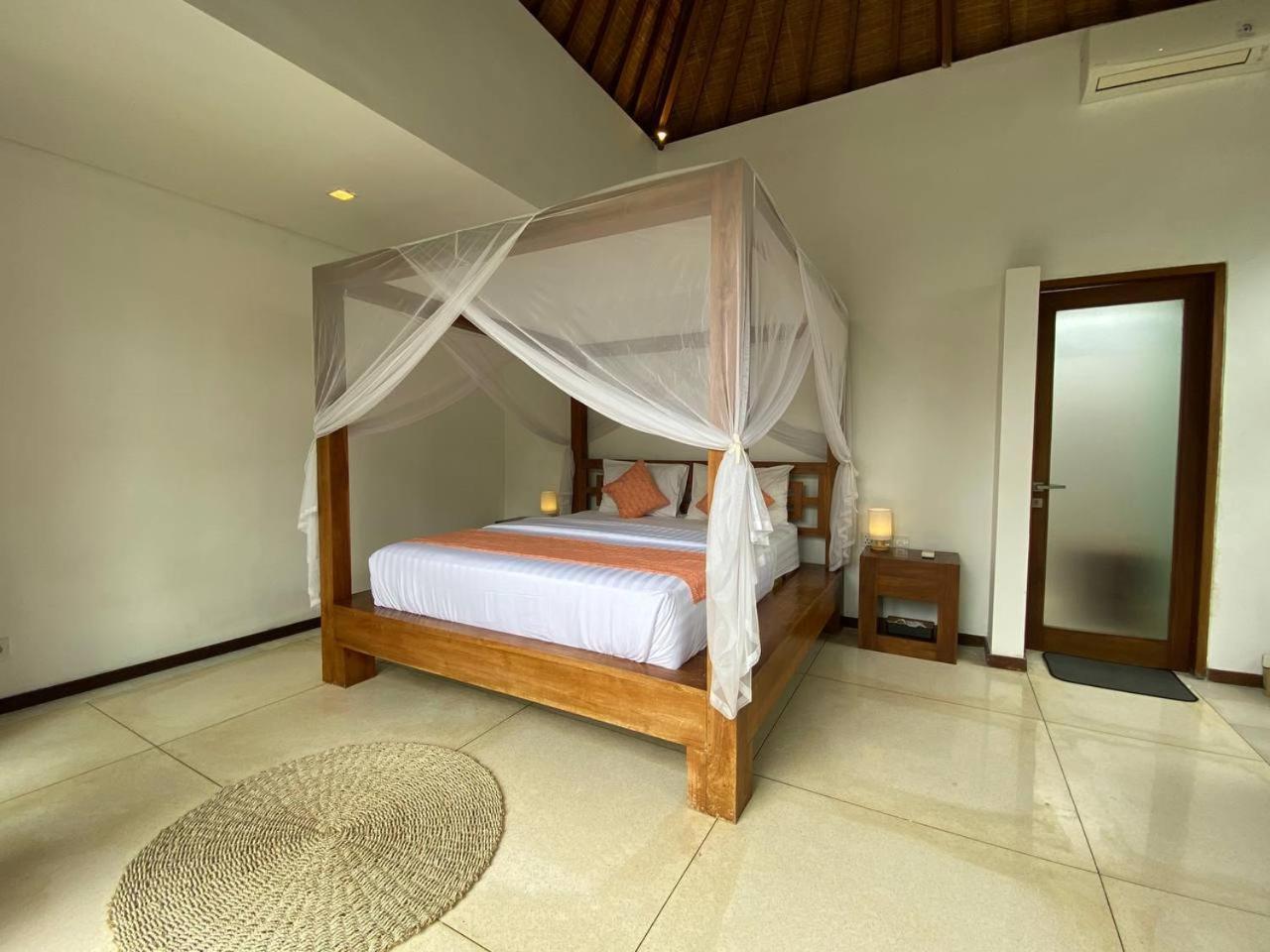 Spacious In Petitenget Location Villa *