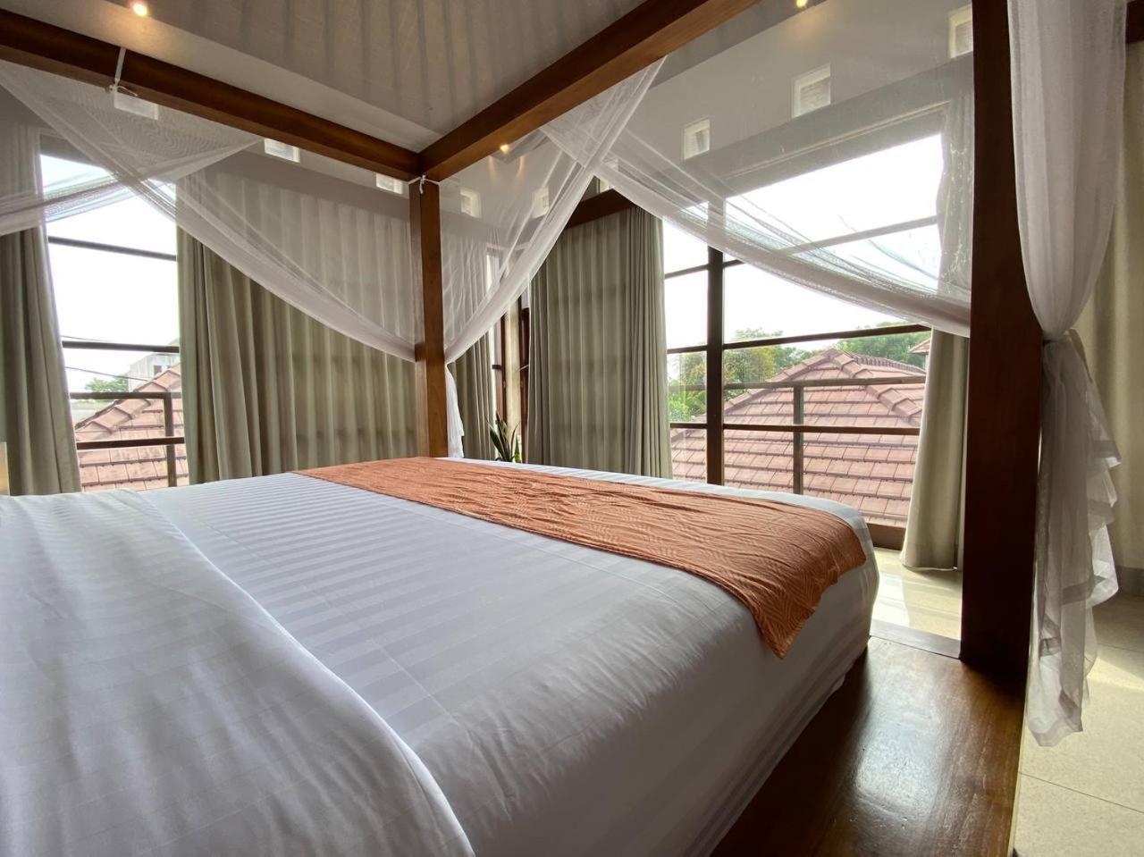 Villa Spacious In Petitenget Location