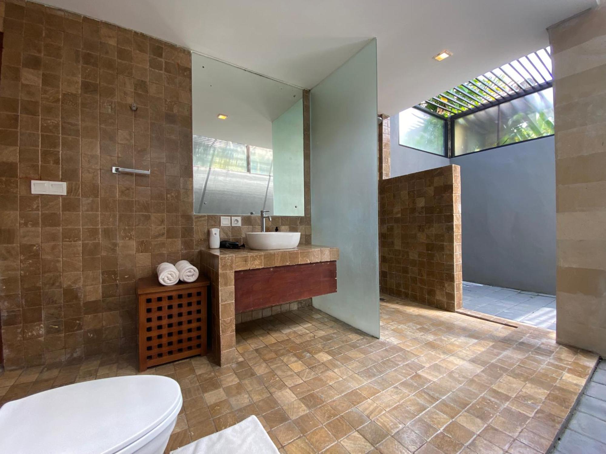 Spacious In Petitenget Location Villa