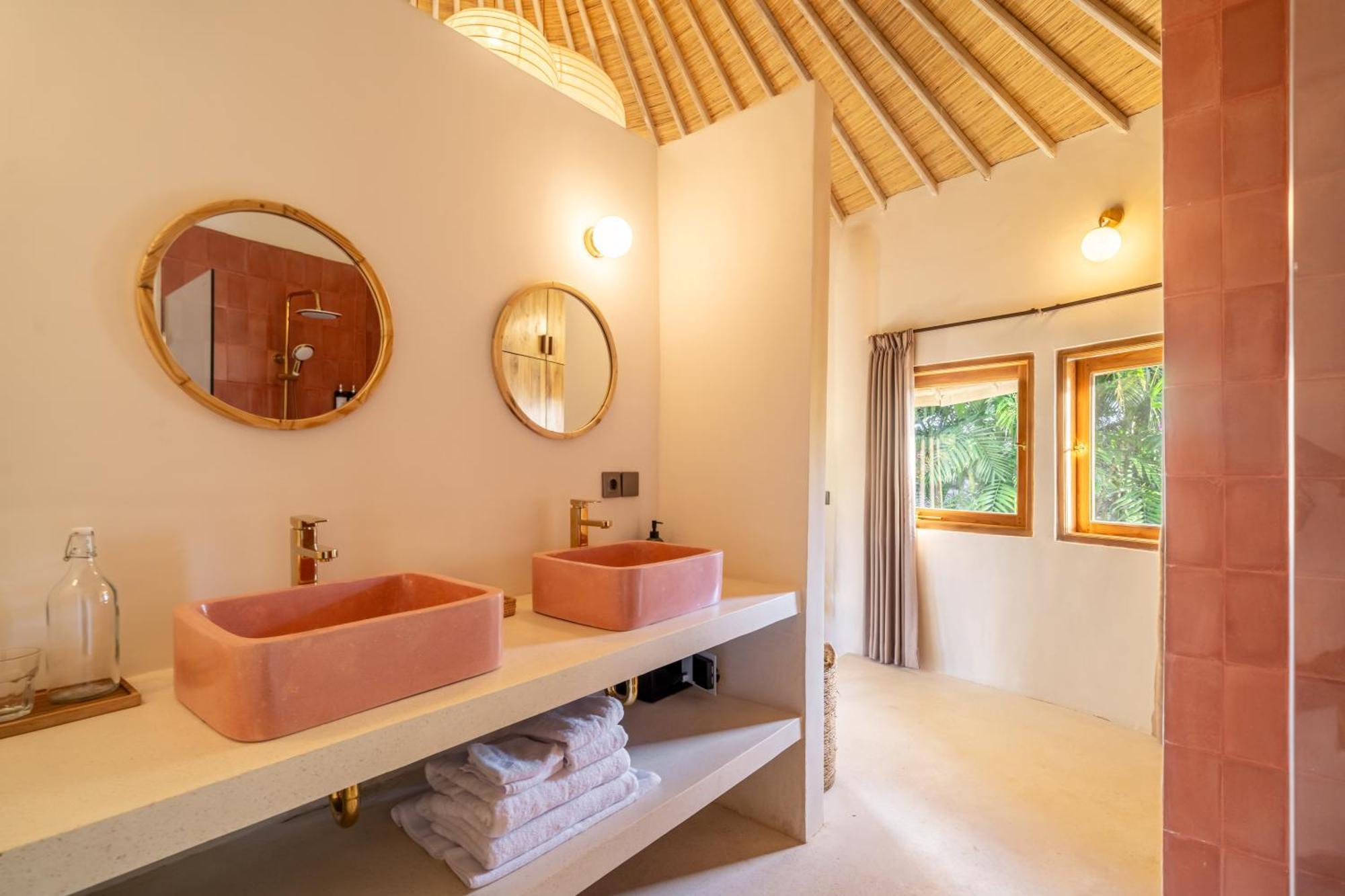 Meraki 5 Bedroom Lush Garden Central Seminyak (Bali)