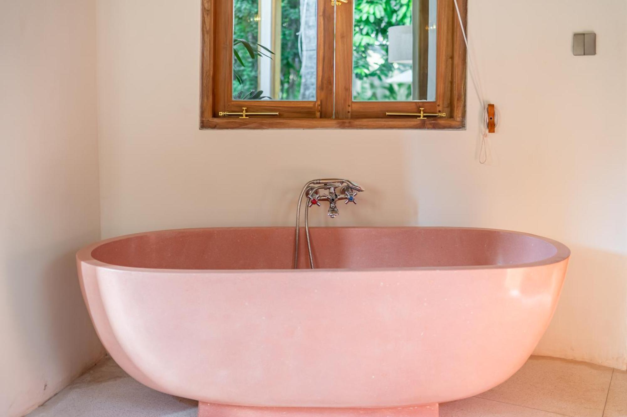 Villa Meraki 5 Bedroom Lush Garden Central *