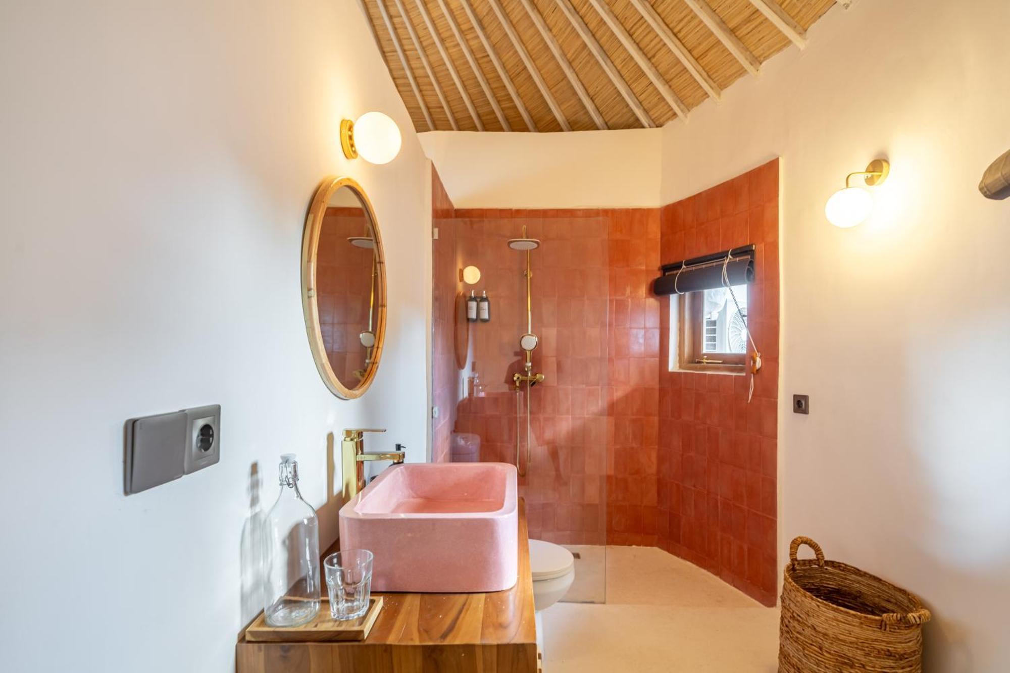 Meraki 5 Bedroom Lush Garden Central Villa